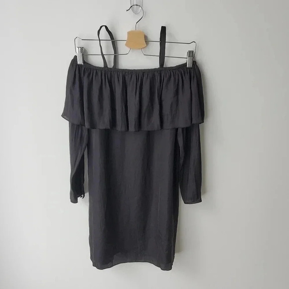 Aritzia Wilfred off shoulder  ruffle satin dress shirt - Picture 9 of 10